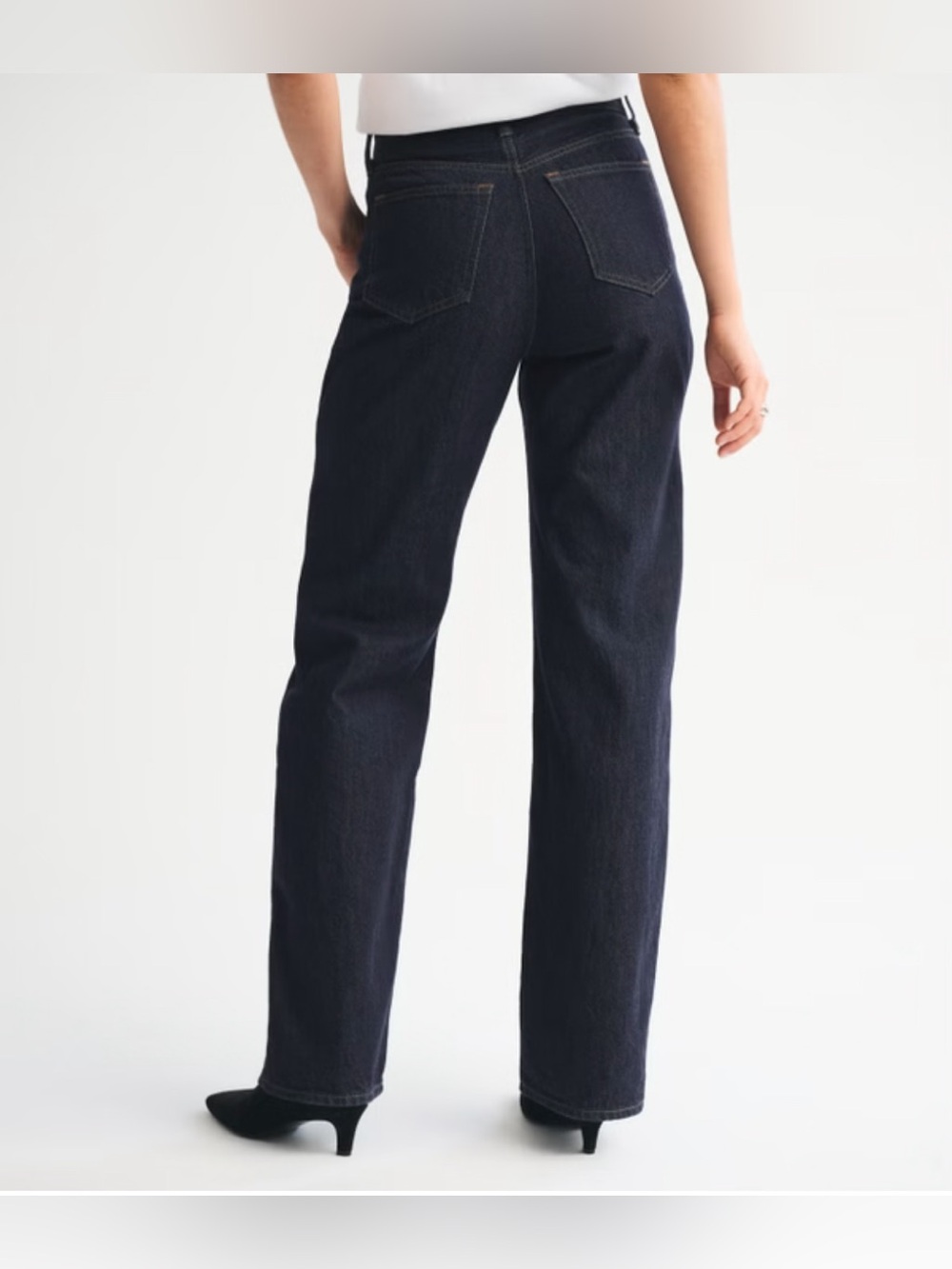 Abercrombie & Fitch High-Rise Loose Jeans in Black - Picture 3 of 5